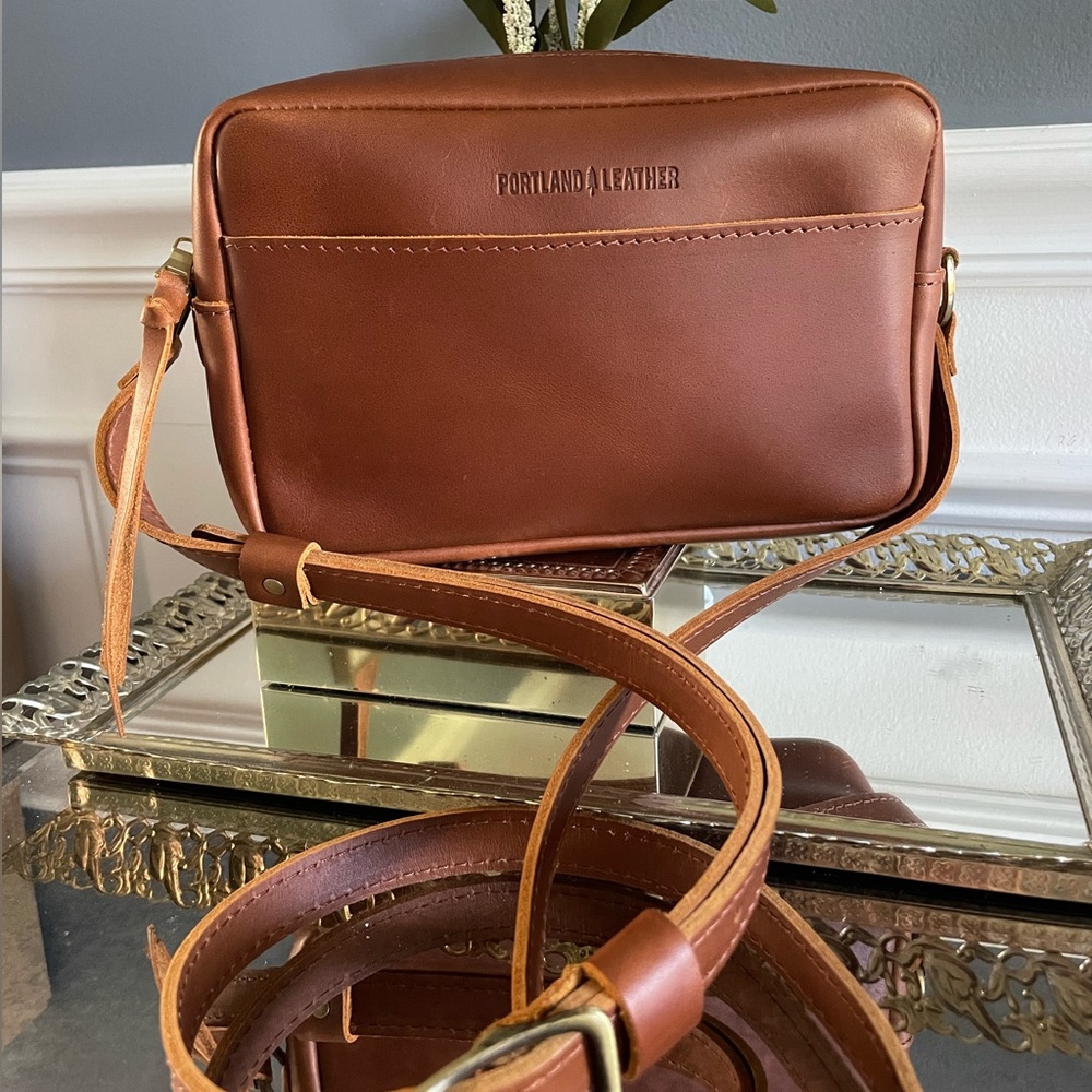 Portland Leather Camera Crossbody- Honey - Picture 2 of 8